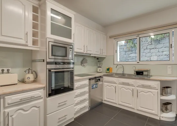 Natural Oasis With Panoramic View & Bio-diverse 9 950m2 Garden * Funchal (Madeira)