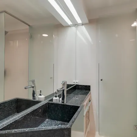 Вилла Natural Oasis With Panoramic View & Bio-diverse 9 950m2 Garden Фуншал