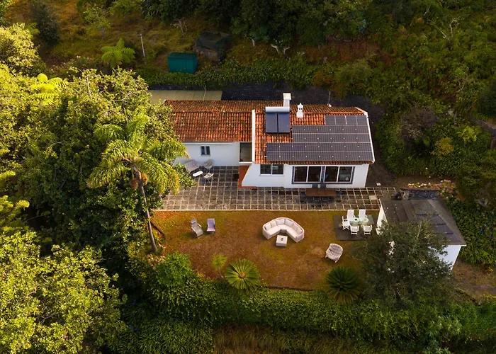Willa Natural Oasis With Panoramic View & Bio-diverse 9 950m2 Garden Funchal (Madeira)