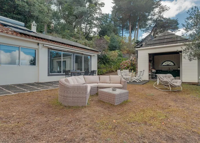 Natural Oasis With Panoramic View & Bio-diverse 9 950m2 Garden Willa Funchal (Madeira)