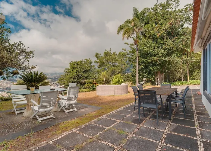 Natural Oasis With Panoramic View & Bio-diverse 9 950m2 Garden