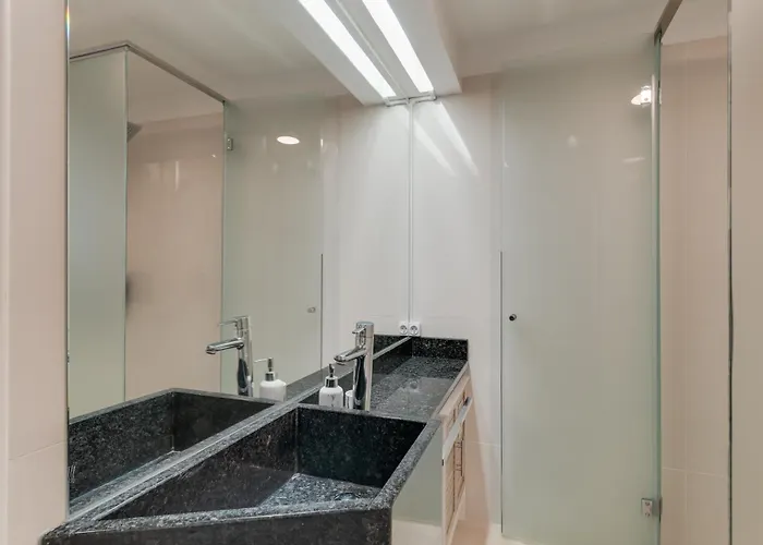 Willa Natural Oasis With Panoramic View & Bio-diverse 9 950m2 Garden Funchal (Madeira)