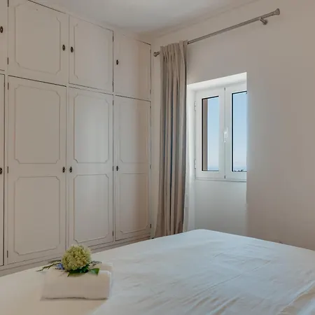 Natural Oasis With Panoramic View & Bio-diverse 9 950m2 Garden * Funchal (Madeira)