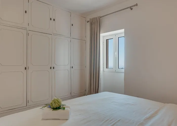 Natural Oasis With Panoramic View & Bio-diverse 9 950m2 Garden * Funchal (Madeira)